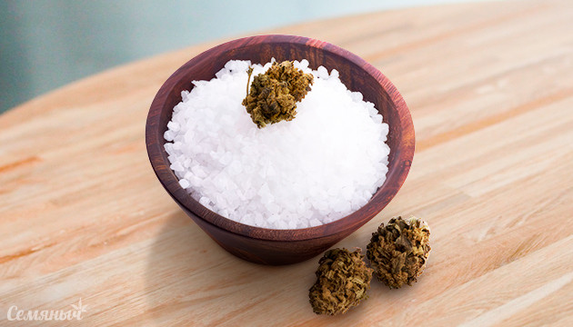 Улучшите блюда канна-солью Украсьте свои блюда солью канна