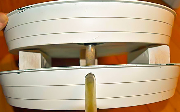 Как разместить верхнюю тарелку Совпадение направления отверстий на тарелках