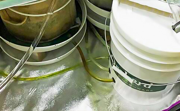 Водосборное ведро для системы автоматического дренирования Установка водосборного ведра