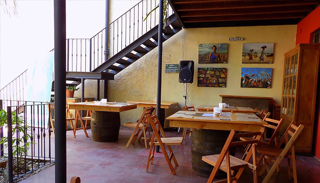 Бар рядом с музеем Бар при музее