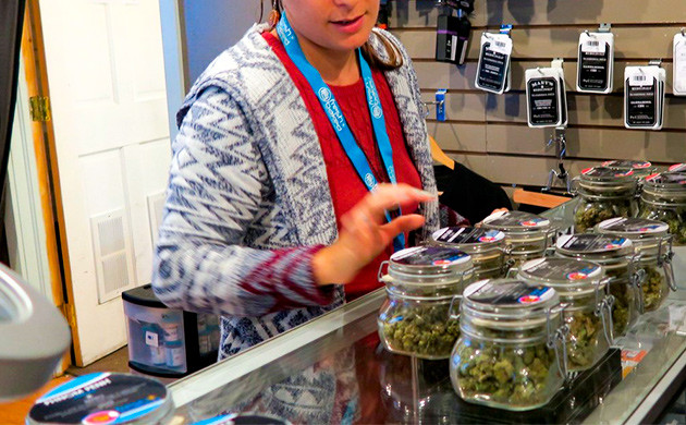 Менеджеры и управляющие магазином Управляющий магазином