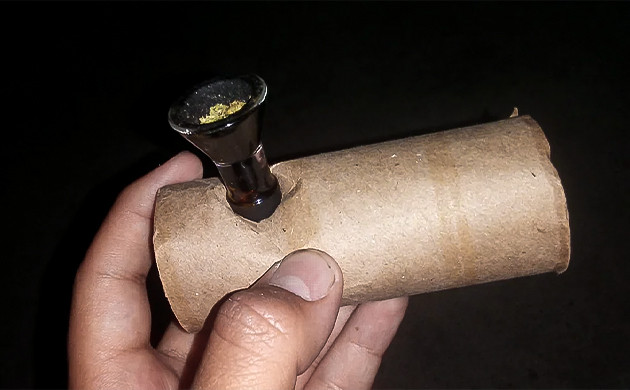 Импровизированный бонг из втулки Использование втулки для самокруток
