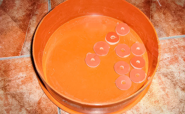 фиксация внутренней трубы в заглушке