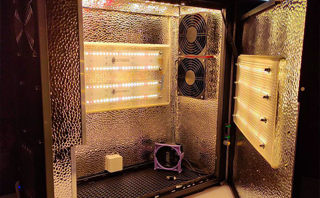 Готовый стелс-бокс в системном блоке Оборудованный системный блок с освещением и вентиляцией