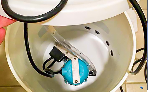 Установка насоса в ведре Насос на дне ведра