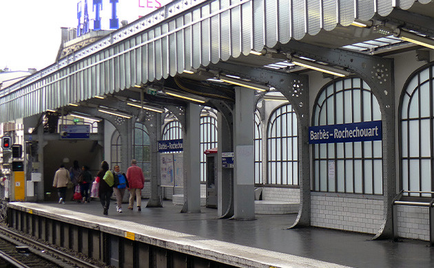 Район Барбес место для каннатуристов в Париже Район Барбес место для каннатуристов в Париже