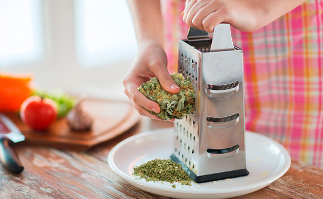 Терка вместо гриндера Можно измельчить соцветия на терке